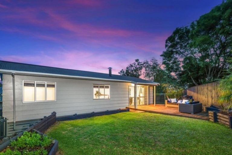 Photo of property in 7 Elizabeth Drive, West Harbour, Auckland, 0618