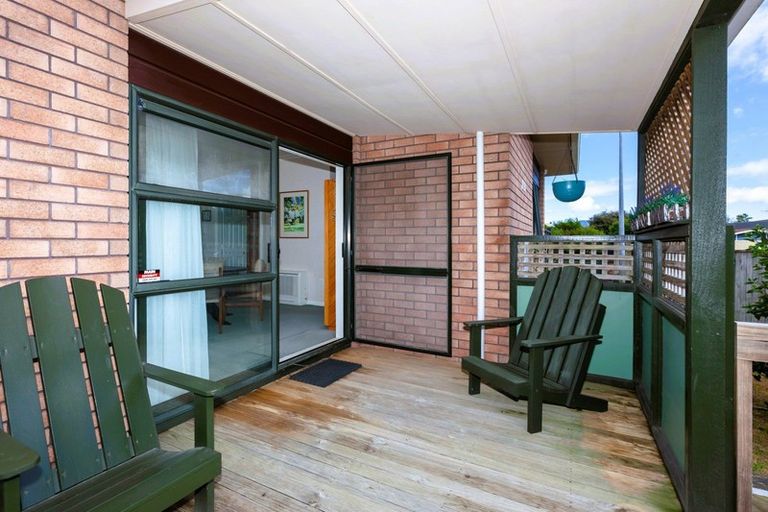 Photo of property in 74 Eatwell Avenue, Paraparaumu Beach, Paraparaumu, 5032