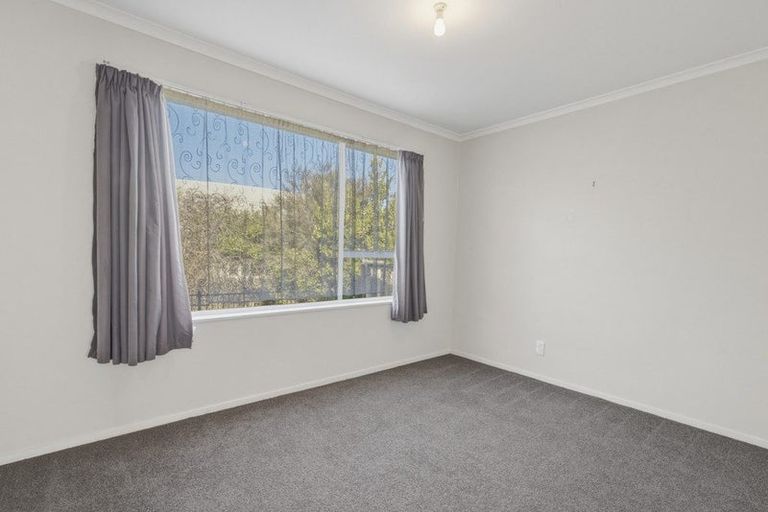 Photo of property in 1/98a Lake Terrace Road, Burwood, Christchurch, 8061