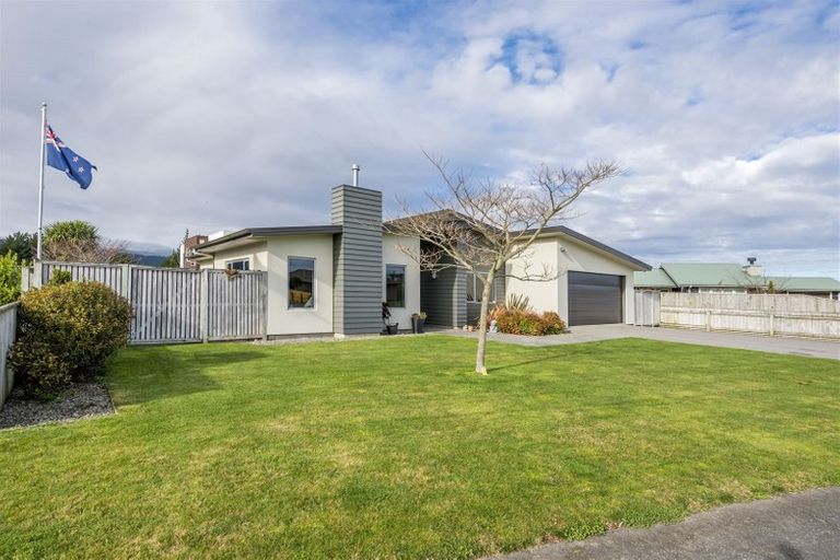 Photo of property in 26 Okarito Avenue, Levin, 5510