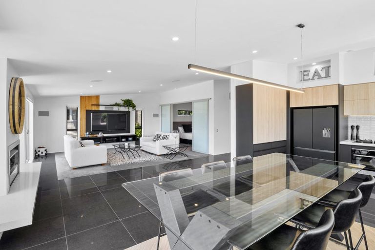 Photo of property in 282 Glamorgan Drive, Northcross, Auckland, 0630