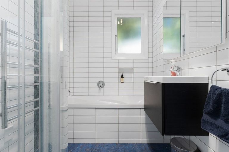 Photo of property in 103 Chaucer Road, Hospital Hill, Napier, 4110