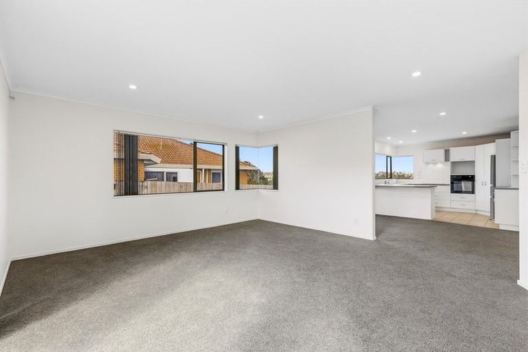 Photo of property in 53 Kath Hopper Drive, Orewa, 0931