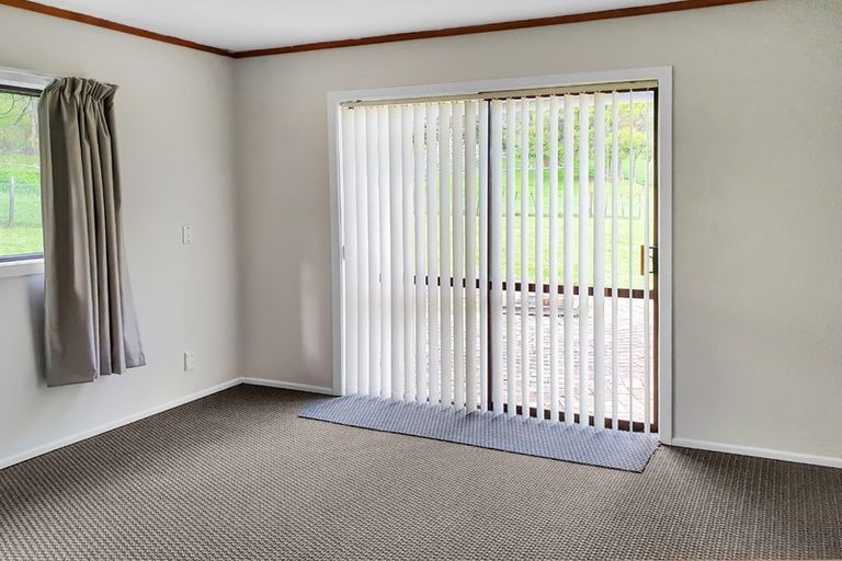Photo of property in 161 Horsman Road, Waitakere, Henderson, 0782