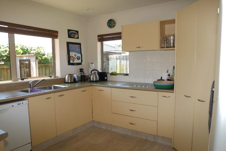 Photo of property in 127 Guildford Drive, Paraparaumu Beach, Paraparaumu, 5032