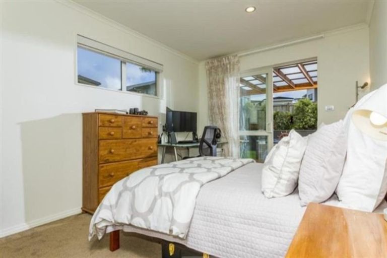 Photo of property in 4 Eastreef Court, Long Bay, Auckland, 0630