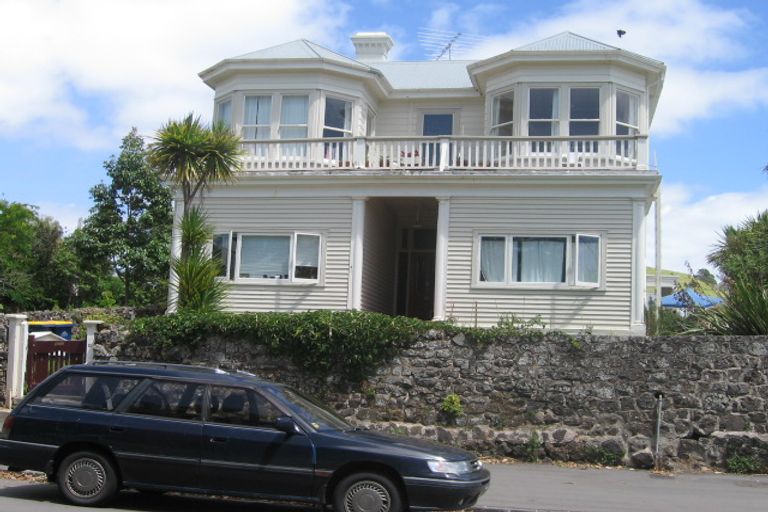 Photo of property in 21 Cambridge Terrace, Devonport, Auckland, 0624