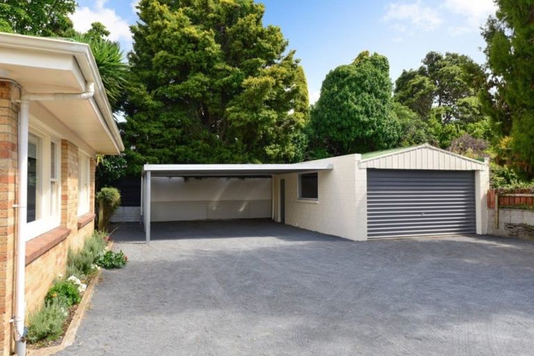 Photo of property in 16 Forest Lake Road, Forest Lake, Hamilton, 3200