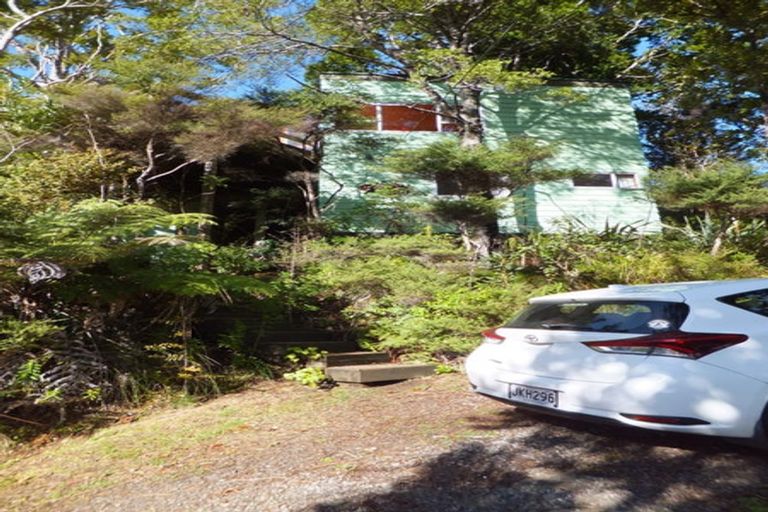 Photo of property in 35-37 Lone Kauri Road, Karekare, New Lynn, 0772