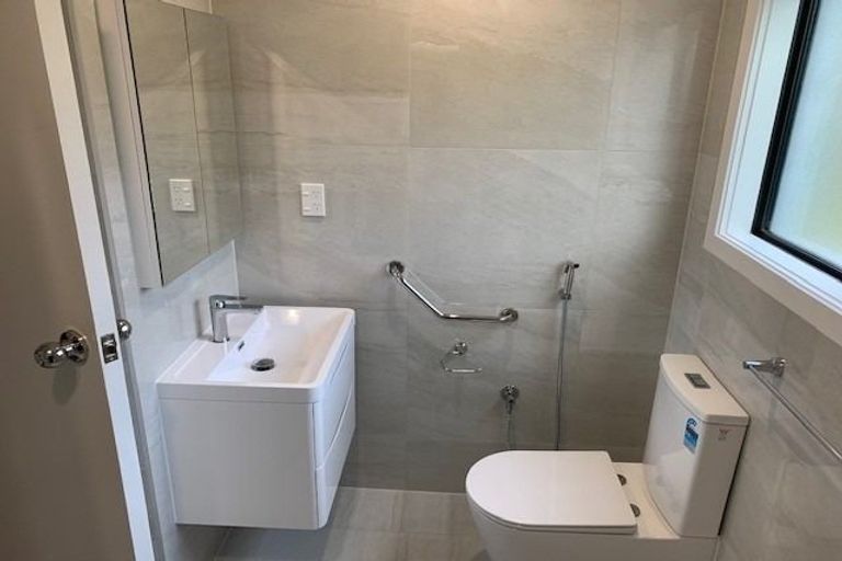 Photo of property in 1/29 Camelot Place, Glenfield, Auckland, 0629