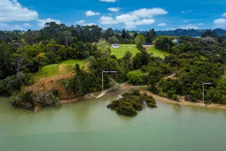 Photo of property in 34 Merewhira Road, Paremoremo, Albany, 0793