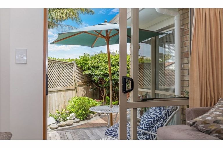 Photo of property in 47 Red Hibiscus Road, Stanmore Bay, Whangaparaoa, 0932