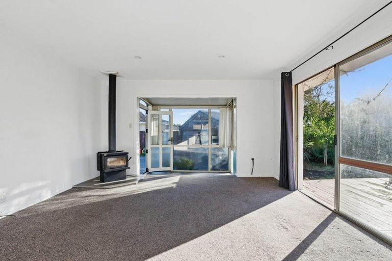 Photo of property in 2/19 Leonie Place, Aranui, Christchurch, 8061