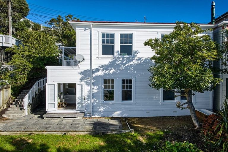 Photo of property in 32 Maarama Crescent, Aro Valley, Wellington, 6021