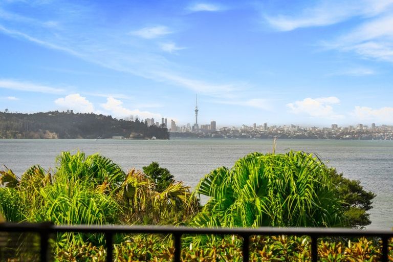 Photo of property in 22 Marguerita Place, West Harbour, Auckland, 0618
