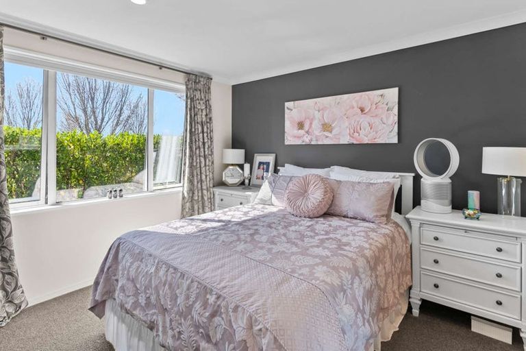 Photo of property in 17 Pounamu Place, Pegasus, 7612