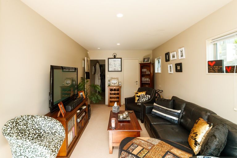 Photo of property in 19 Springdale Grove, Fitzherbert, Palmerston North, 4410