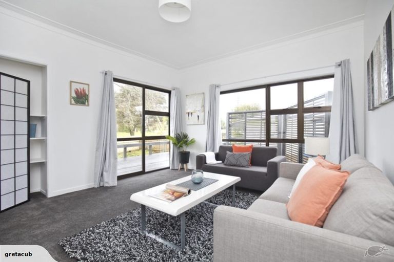 Photo of property in 2 Chalfont Street, Mangere East, Auckland, 2024