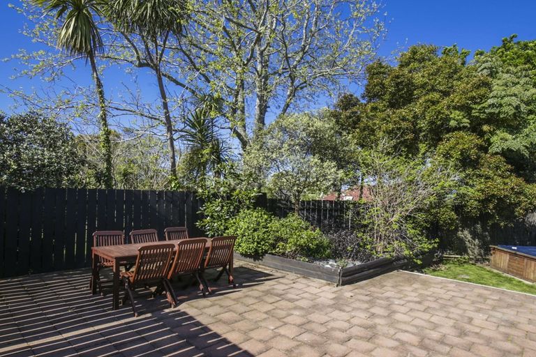 Photo of property in 6 Dolbear Street, Titirangi, Auckland, 0604