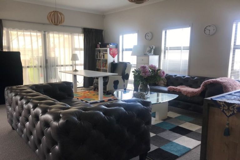 Photo of property in 12 Walmer Road, Point Chevalier, Auckland, 1022