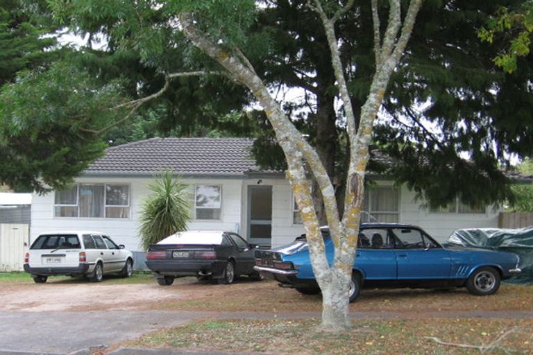 Photo of property in 13 St Margaret Place, West Harbour, Auckland, 0618