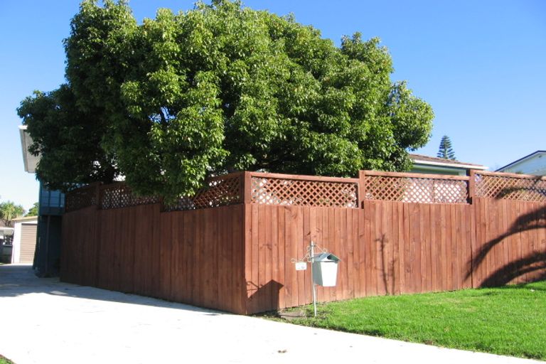 Photo of property in 37 Glynnbrooke Street, Te Atatu South, Auckland, 0610