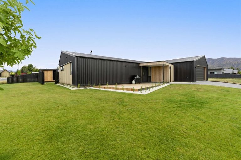 Photo of property in 5 Brewster Crescent, Lake Hawea, Wanaka, 9382