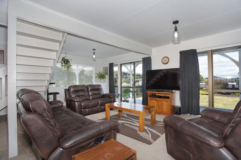 Photo of property in 11 Oaklea Avenue, Marton, 4710