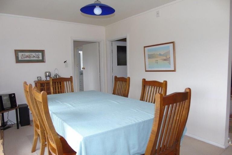 Photo of property in 15 Tainui Terrace, Tawa, Wellington, 5028