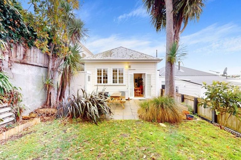 Photo of property in 15 Chilka Street, Berhampore, Wellington, 6023