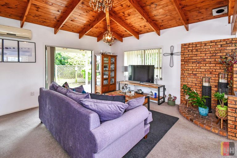 Photo of property in 15 Green Lane, Pukekohe, 2120