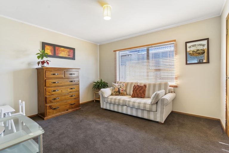 Photo of property in 33 Channing Crescent, Botany Downs, Auckland, 2010