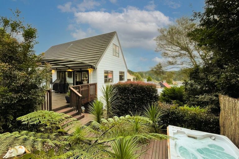 Photo of property in 6 Puketiro Place, Paihia, 0200