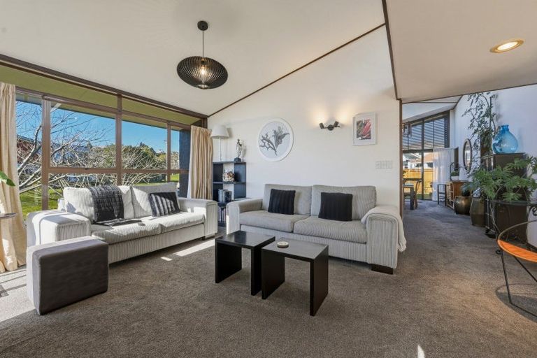 Photo of property in 2 Exeter Place, Tihiotonga, Rotorua, 3015
