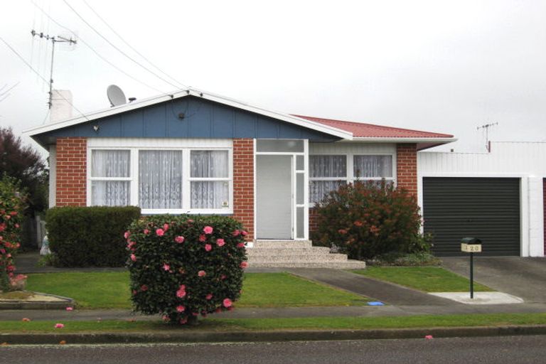 Photo of property in 20 Karaka Crescent, Levin, 5510