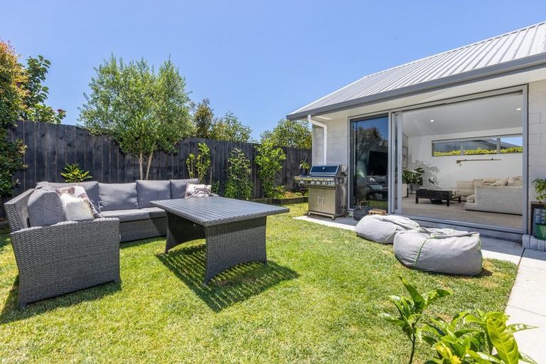 Photo of property in 27 Hiria Crescent, Papamoa Beach, Papamoa, 3118