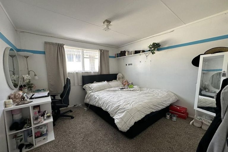 Photo of property in 18 Rangituhi Crescent, Takapuwahia, Porirua, 5022