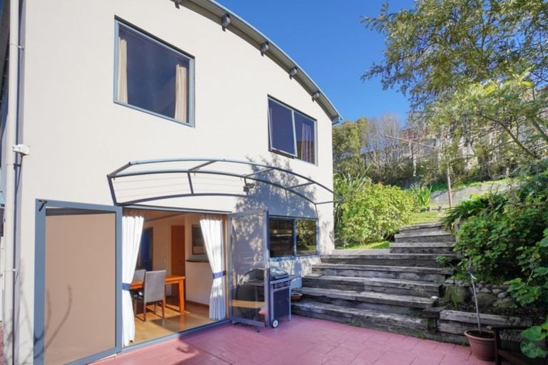 Photo of property in 37 Cornwall Road, Lyttelton, 8082