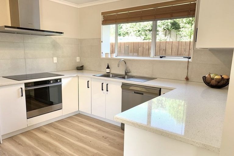 Photo of property in 1a Bishop Street, Green Bay, Auckland, 0604