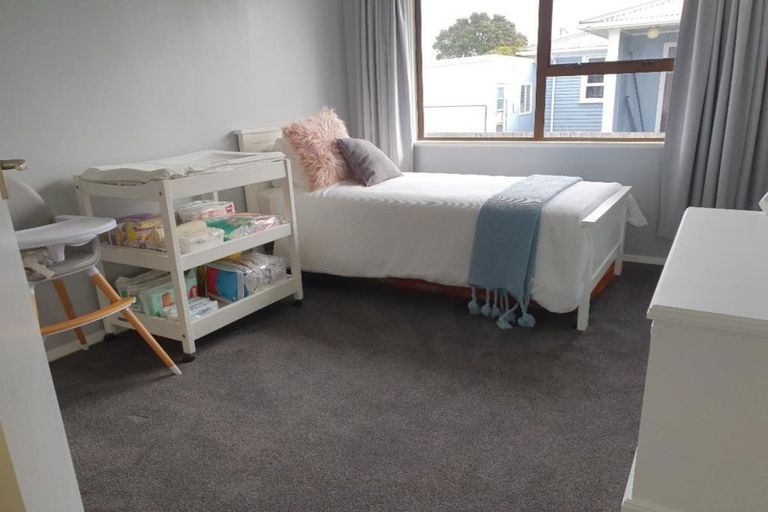 Photo of property in 14 Karaka Street, Merrilands, New Plymouth, 4312