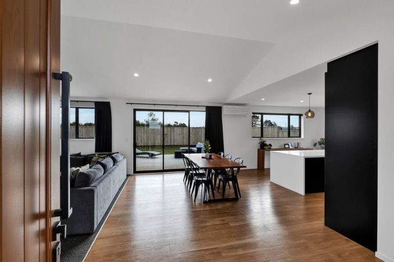 Photo of property in 11 Midsummer Avenue, Stratford, 4332