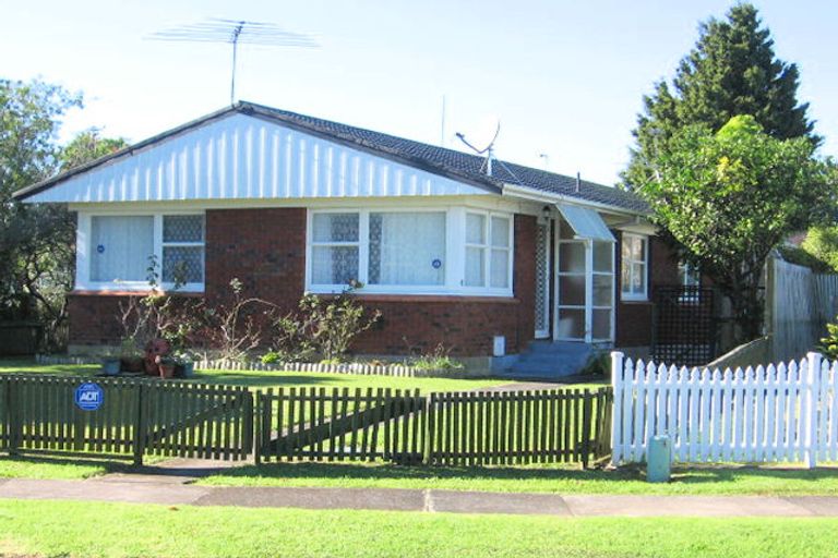 Photo of property in 2/4 Roseburn Place, Pakuranga, Auckland, 2010