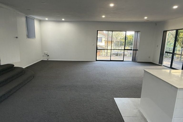 Photo of property in 54 The Enclave, Totara Heights, Auckland, 2105
