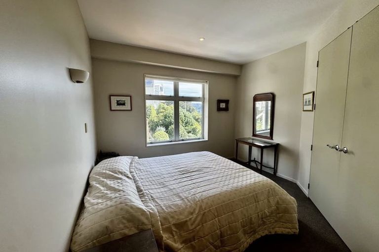 Photo of property in 24c Grafton Road, Roseneath, Wellington, 6011