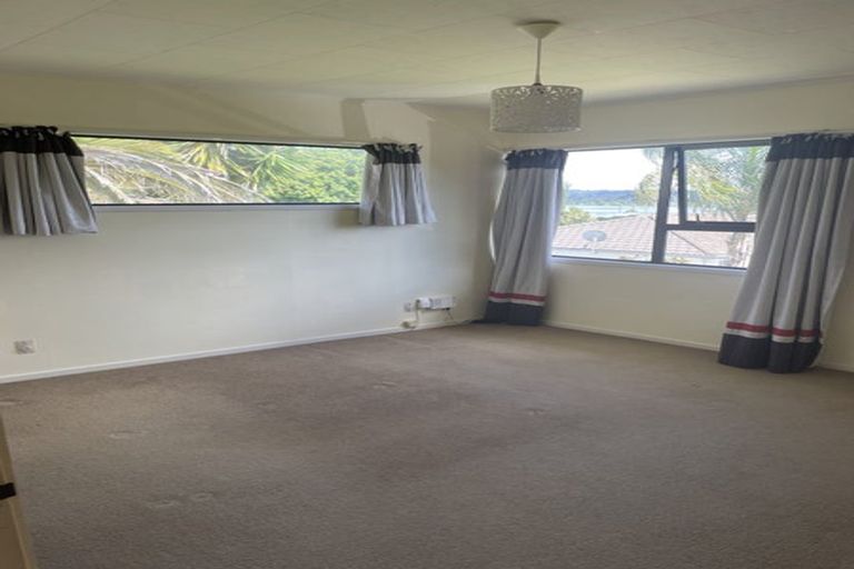 Photo of property in 11 Santiago Crescent, Unsworth Heights, Auckland, 0632