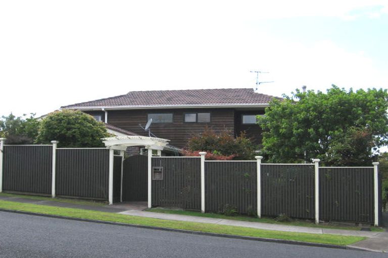 Photo of property in 2/169 East Coast Road, Castor Bay, Auckland, 0620