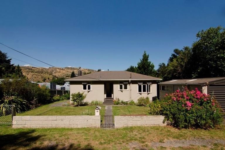 Photo of property in 147 Branxholm Street, Roxburgh, 9500