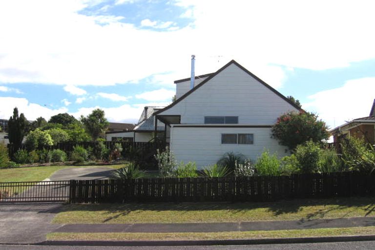 Photo of property in 2/1 Eastwood Rise, Browns Bay, Auckland, 0630