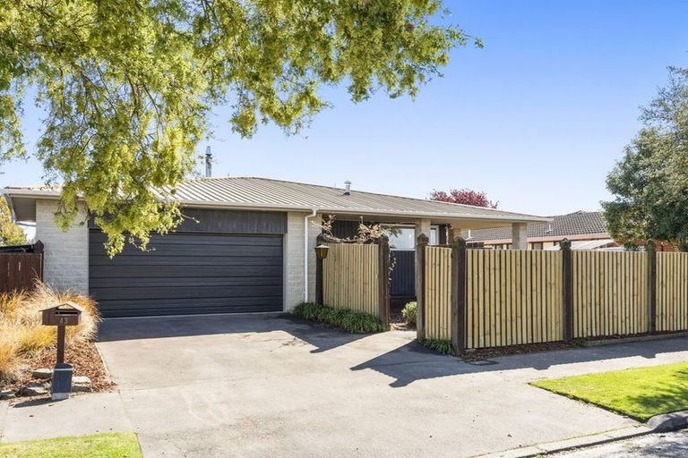 Photo of property in 43 Dunbarton Street, Redwood, Christchurch, 8051