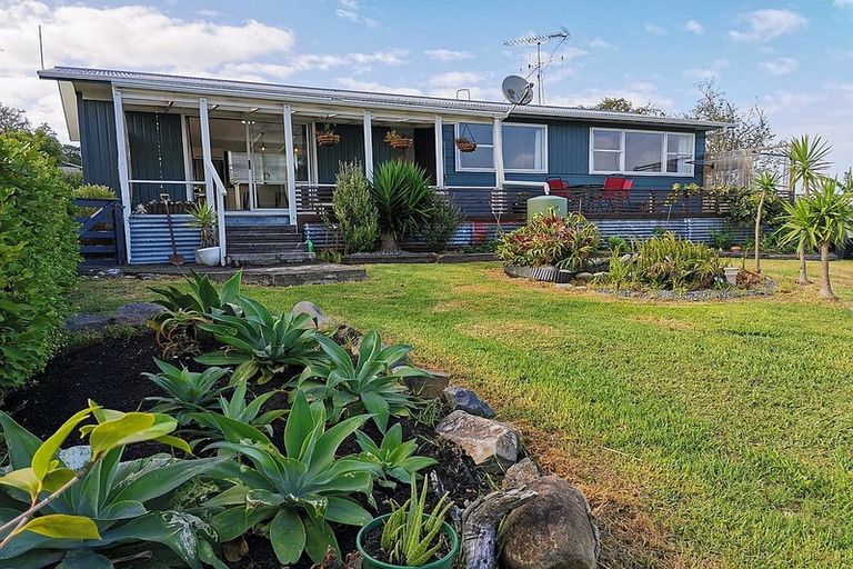 Photo of property in 9 Whaka Street, Maungaturoto, 0520